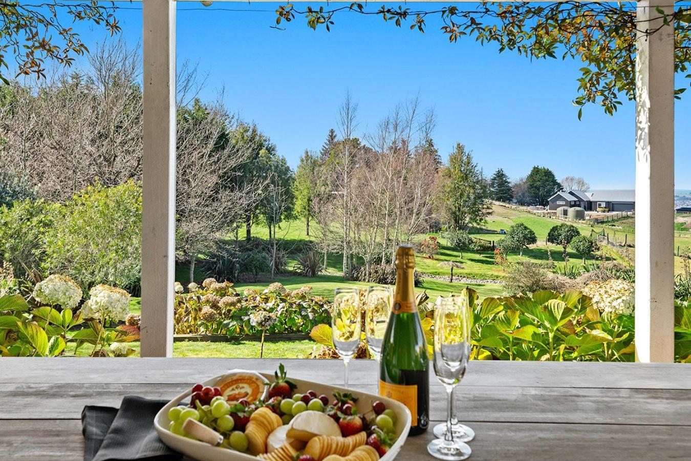 Mountviews Lodge 타우포 호 외부 사진