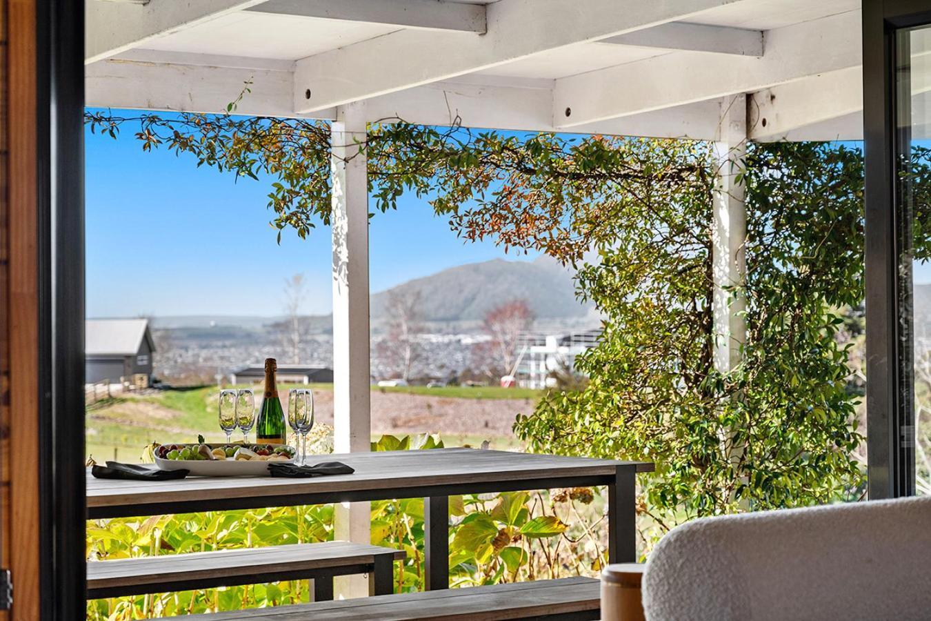 Mountviews Lodge 타우포 호 외부 사진