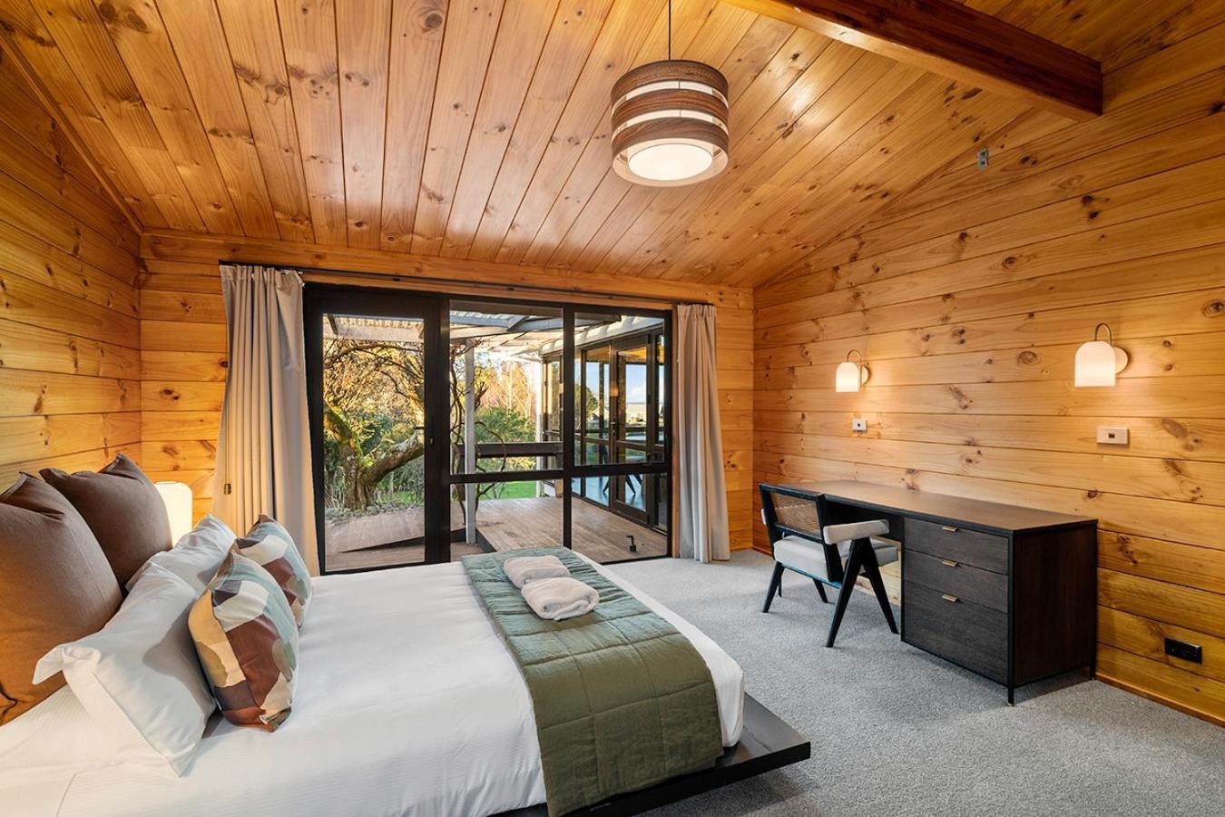 Mountviews Lodge 타우포 호 외부 사진